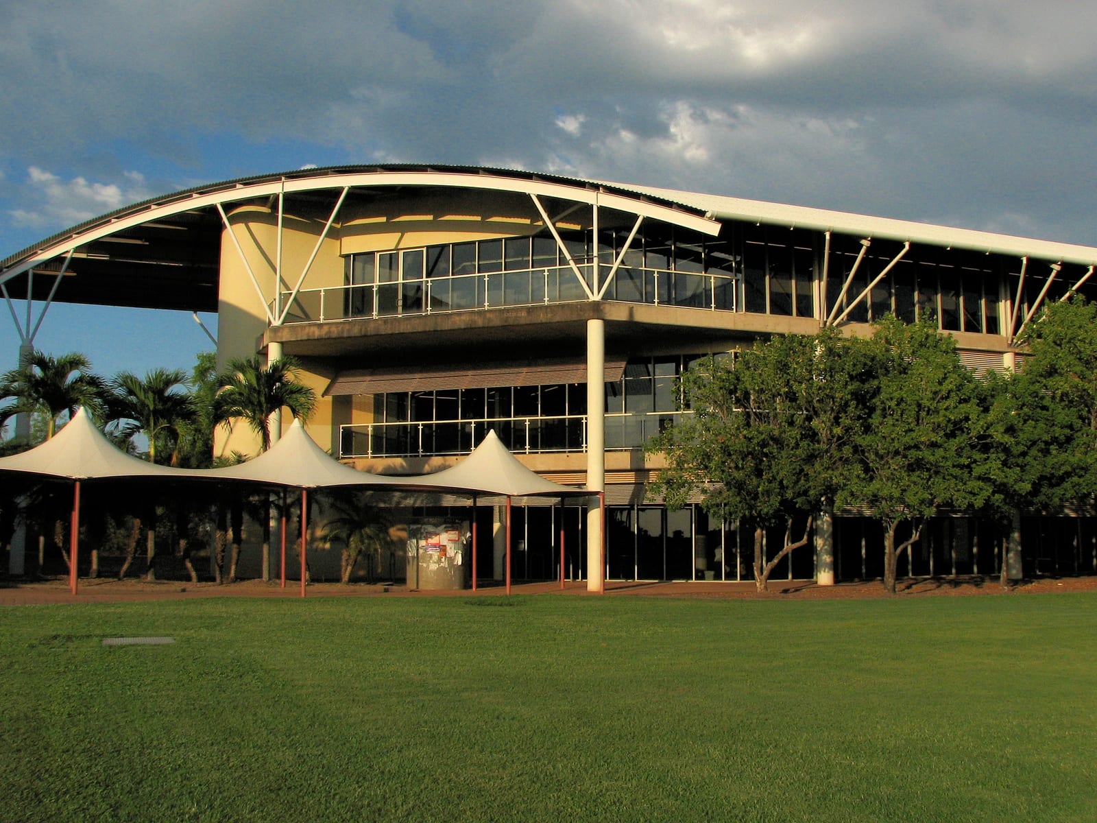 The library of Charles Darwin University, Casuarina campus
