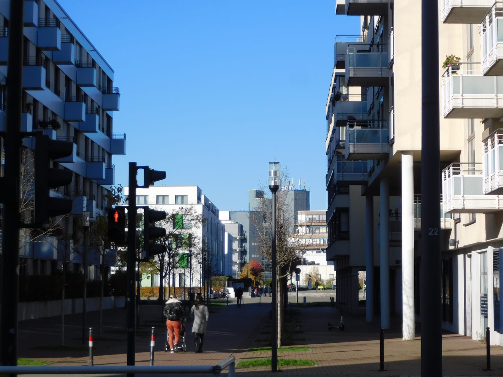 Käthe-Larsch-Straße in Essen, Blick nach Norden auf den Campus Essen der Universität Duisburg-Essen
