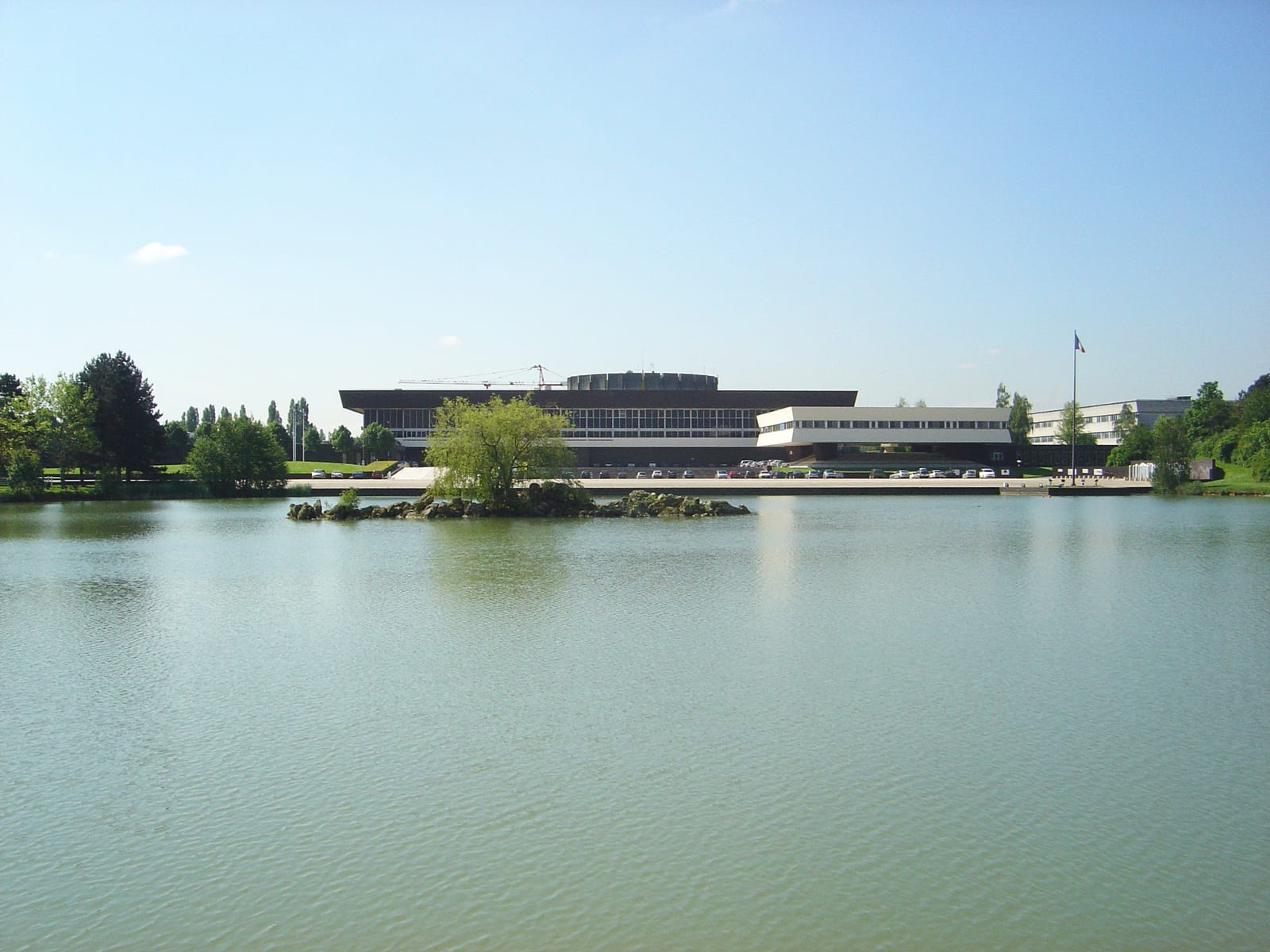 École Polytechnique: main hall seen from the other side of the lake.