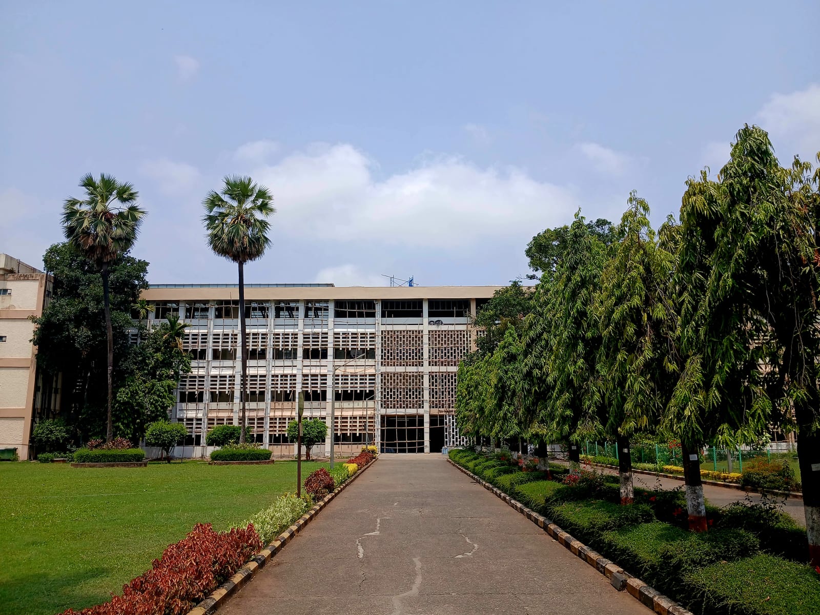 Main building in IIT Bombay