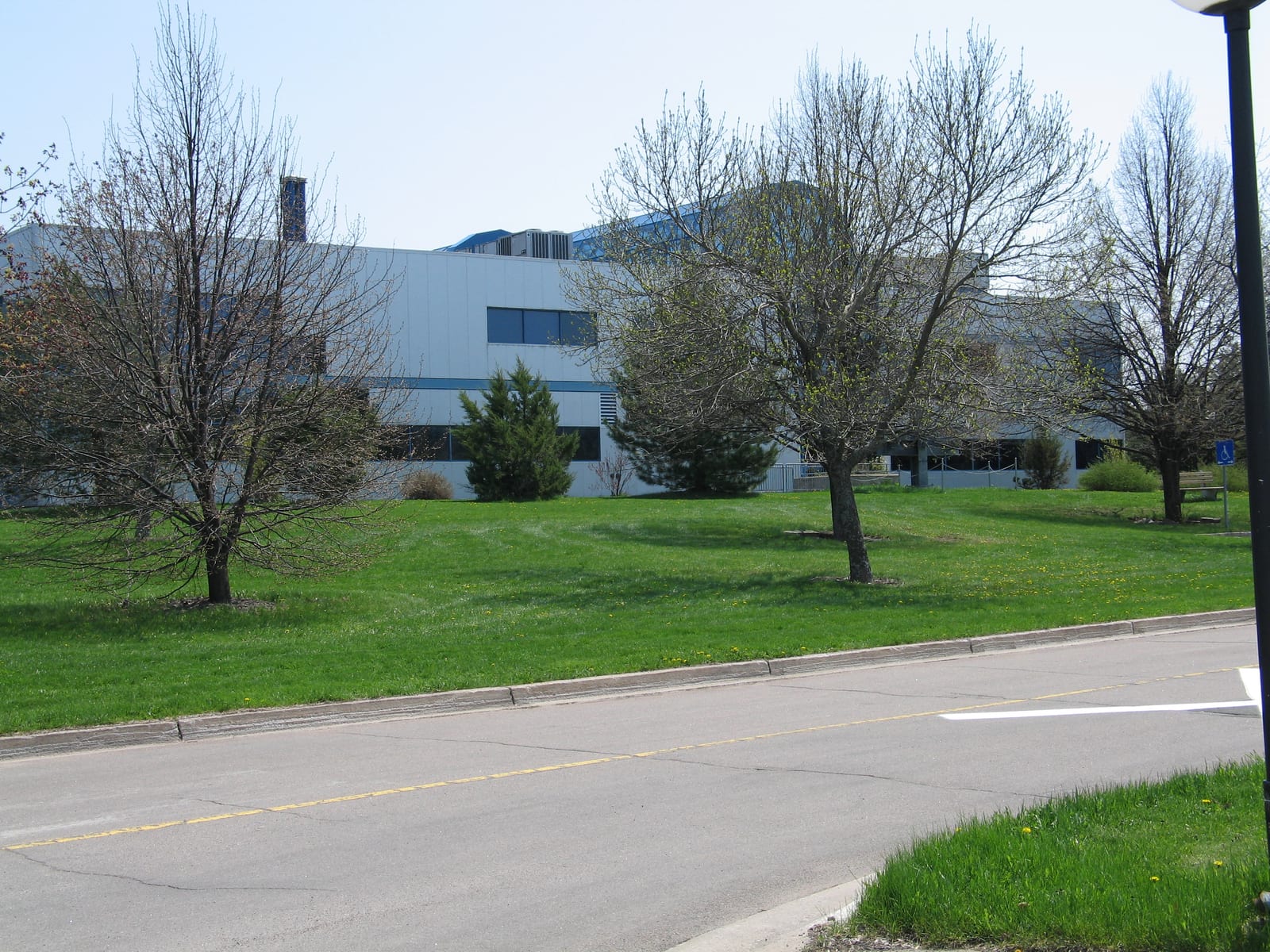 L'édifice de la faculté d'ingénierie de l'Université de Moncton, sur le campus de Moncton.