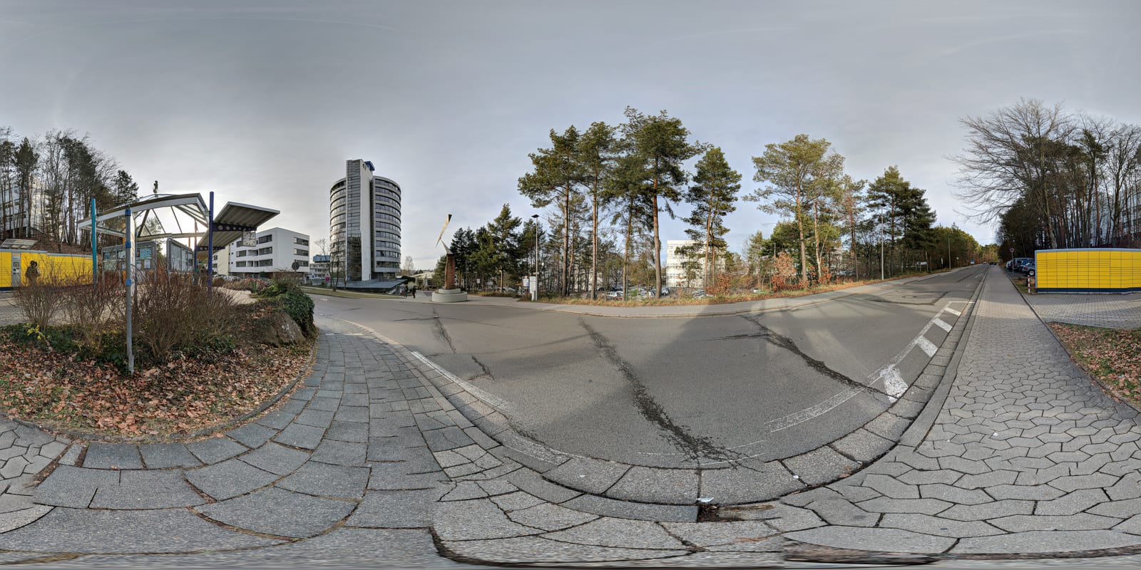 TU Campus Kaiserslautern, 360° Panorama 2019. Bushaltestelle, Parkplatz und DHL Packstation