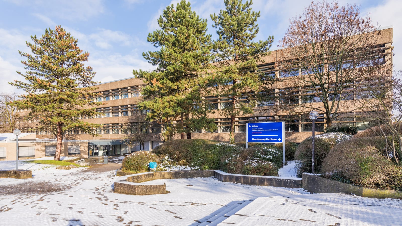 Altbau Campus Deutz TH Köln, Bauingenieurwesen und Architektur. Ursprünglich erbaut als „Staatliche Ingenieurschule für Bauwesen“, Architekten Herbert Berner, Jochen Jacobs. Architekturpreis 1971